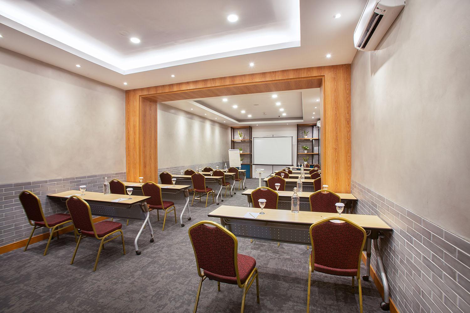1O1 Urban Jakarta Kelapa Gading Exterior photo